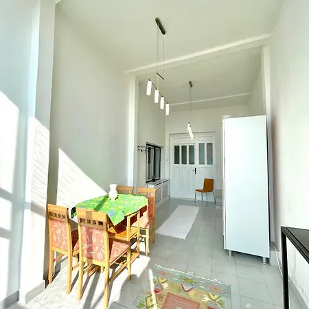 Cozy Near Center شقة