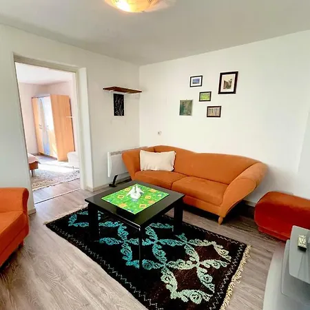 Cozy Near Center شقة *